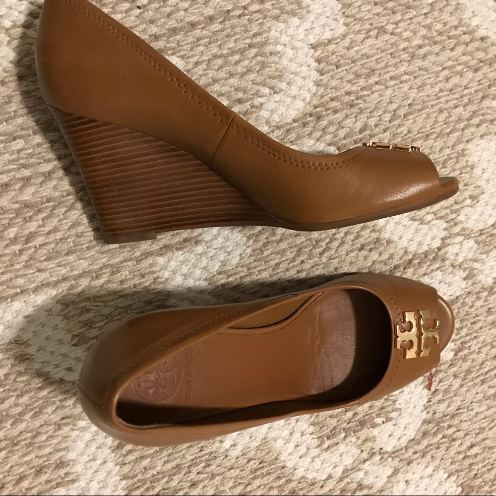 Like New Camel leather Tory Burch wedge 3 inch